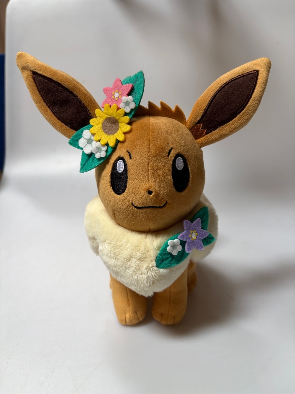 Pokémon Eevee Spring Flower Crown 8" Plush - Picture 2 of 7